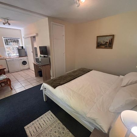 Highlands Self Catering Appartement Kaapstad Buitenkant foto